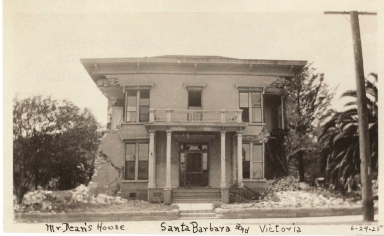 Santa Barbara 1925 Earthquake damage - Residence at Santa Barbara & Victoria St.