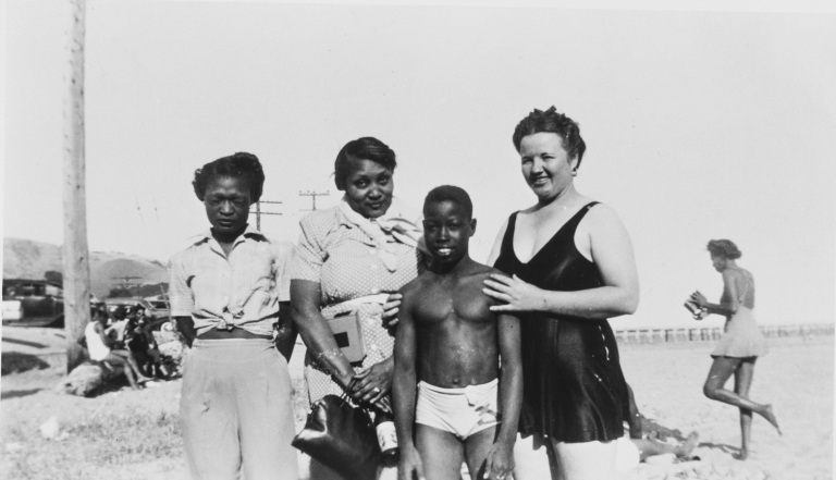 Avila Beach : 1946 ; Jeannie Berneham, Bozie, Mabel Woodfort.