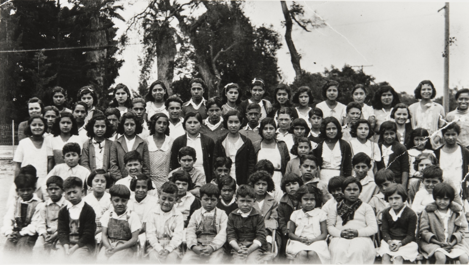 Class portrait at the "Mexican School" in Carpinteria.
